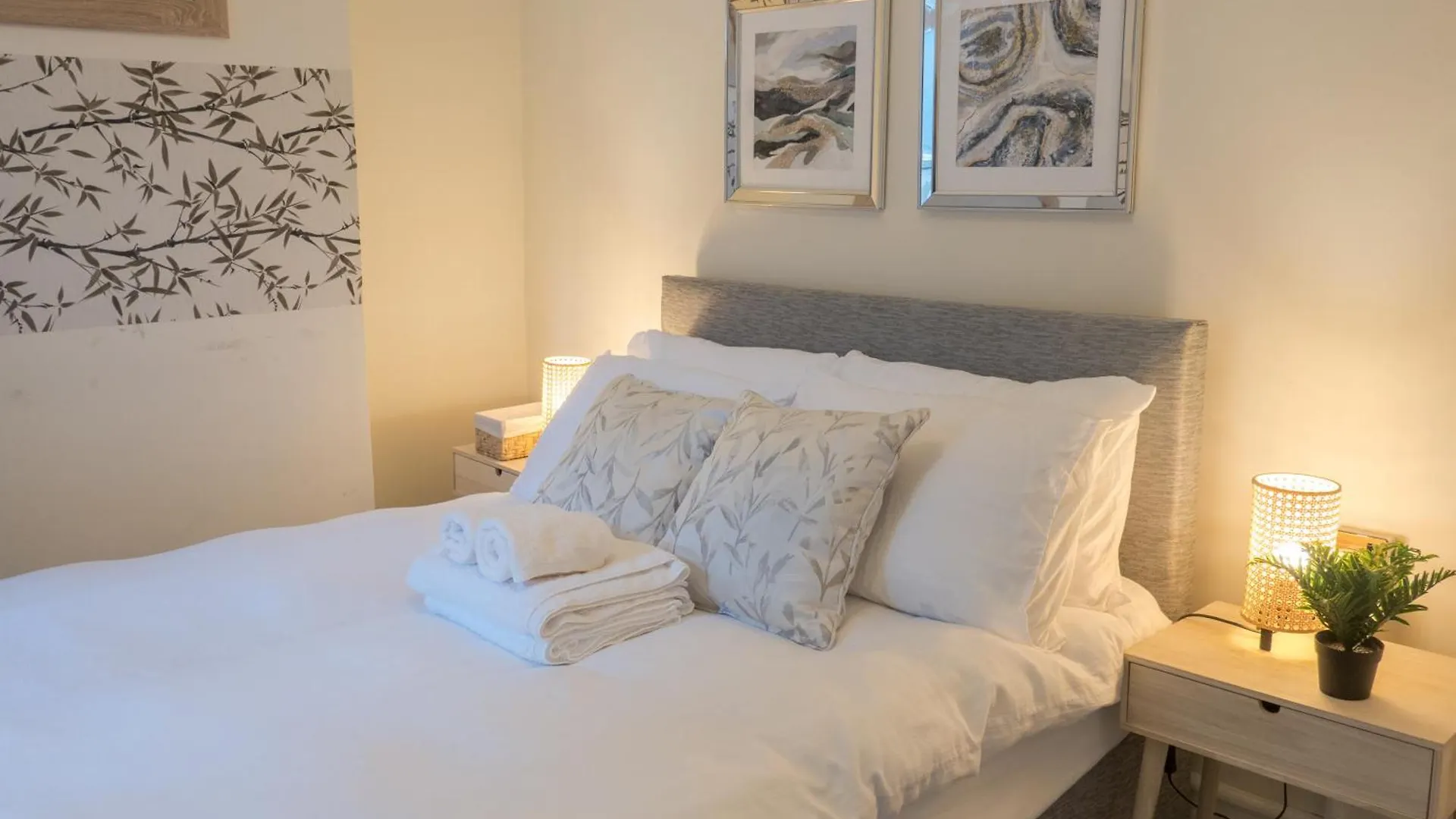 City Centre D1 - 2 Bedroom Spacious Modern Duplex House Dublin